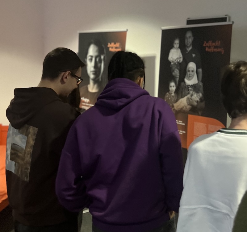 Ausstellung „Zuflucht geben – gemeinsam hoffen“ zu Gast an unserer Schule
