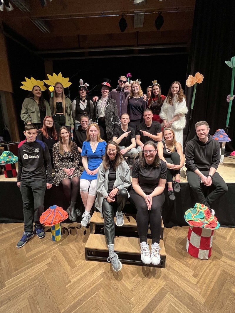 Vorhang auf – Die PiA-Unterstufe präsentiert &quot;Alice im Wunderland&quot;