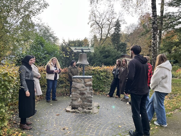 Ein Lernort für Vielfalt: Exkursion in den Garten der Religionen